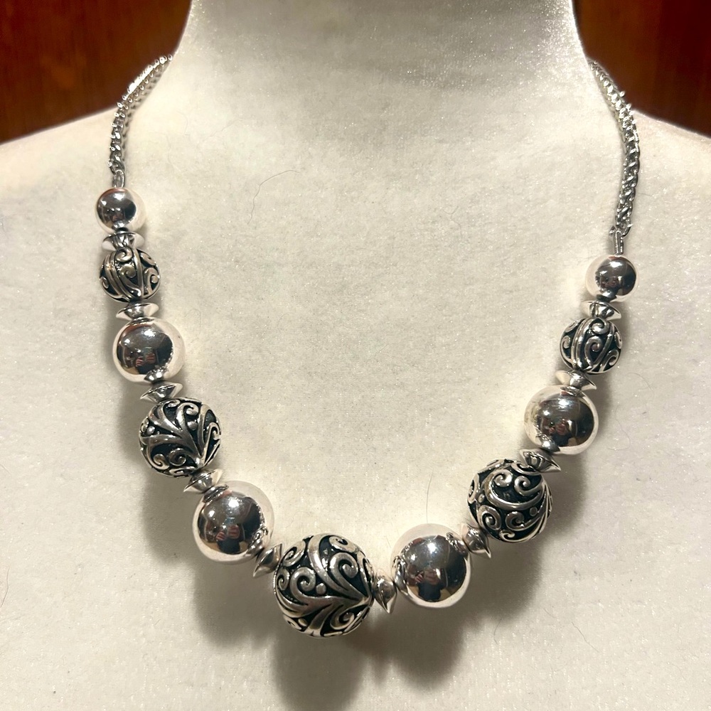 NWT Scroll & Vine 💎 Silver Scroll Balls Necklace 💎